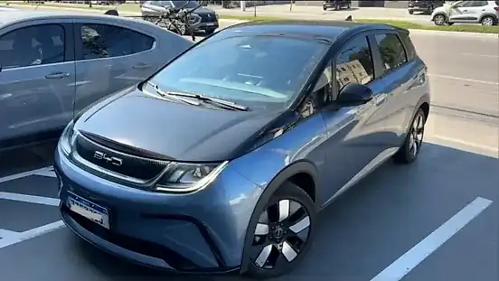 Foto de um byd dolphin plus