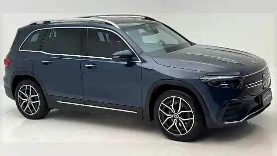 Foto de um mercedes eqb 250