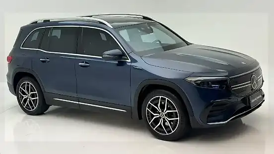 Foto de um mercedes eqb 250