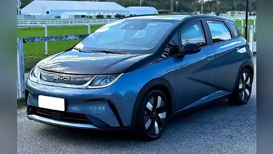 Foto de um byd dolphin plus