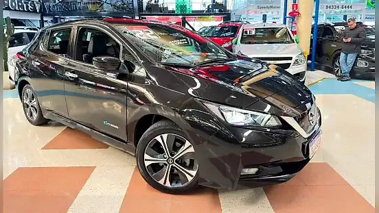 Foto de um nissan leaf