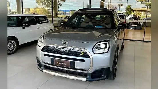 Foto de um mini countryman se all4