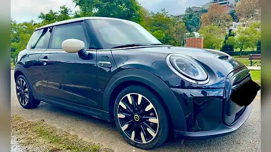 Foto de um mini cooper se