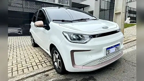Foto de um jac e-js1