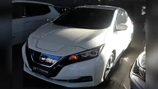 Foto de um nissan leaf