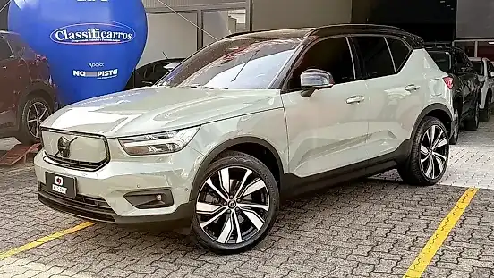 Foto de um volvo xc40 recharge