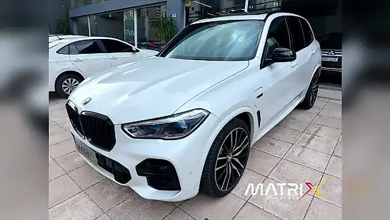 Foto de um bmw x5 xdrive50e
