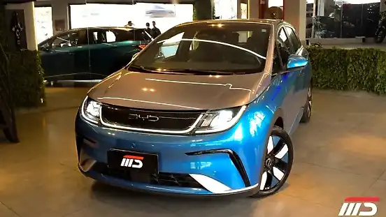 Foto de um byd dolphin plus