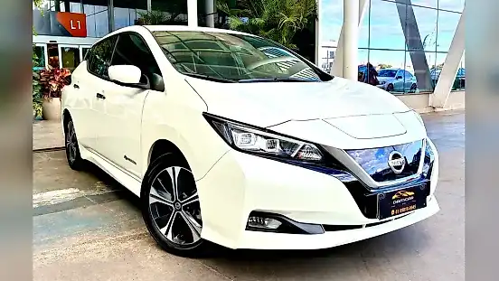 Foto de um nissan leaf