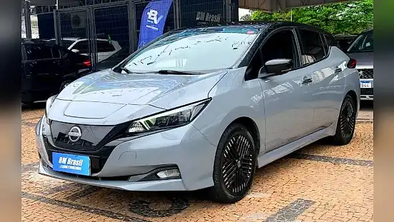 Foto de um nissan leaf