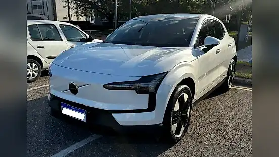Foto de um volvo xc40 recharge