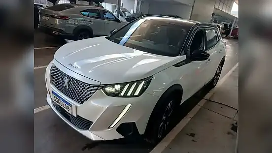 Foto de um peugeot e-2008