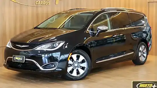 Foto de um chrysler pacifica plug-in hybrid