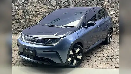 Foto de um byd dolphin plus