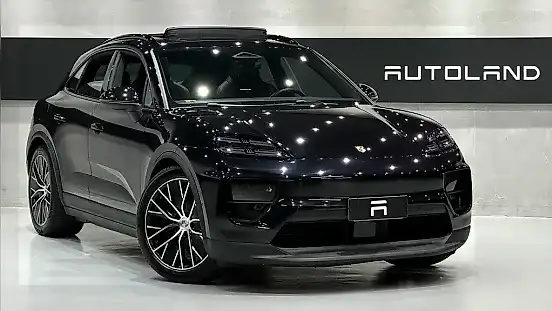 Foto de um porsche macan electric