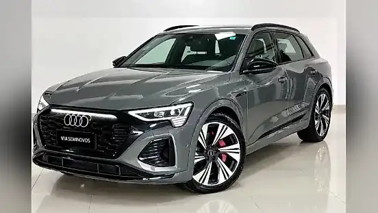Foto de um audi q8 e-tron