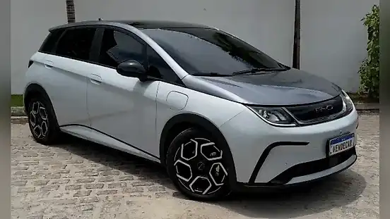 Foto de um byd dolphin plus