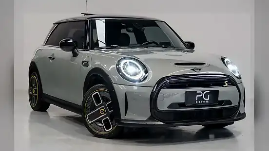 Foto de um mini cooper elétrico