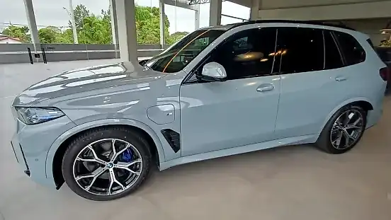 Foto de um bmw x5 xdrive50e