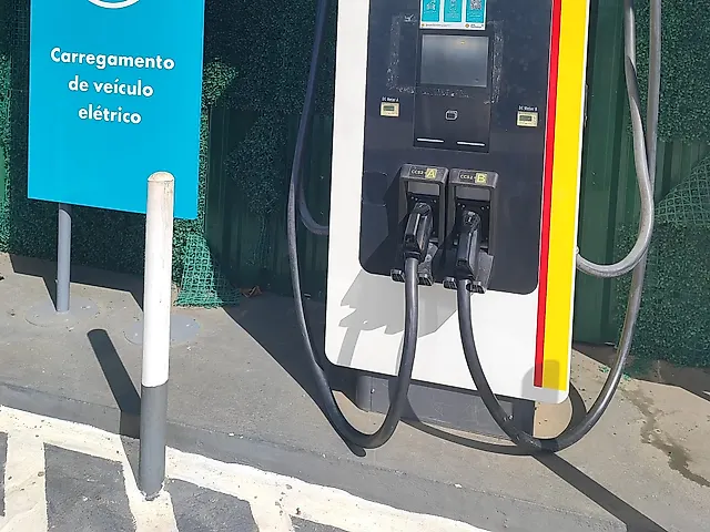 Foto da estação Shell Recharge | Posto Roselanche - MG