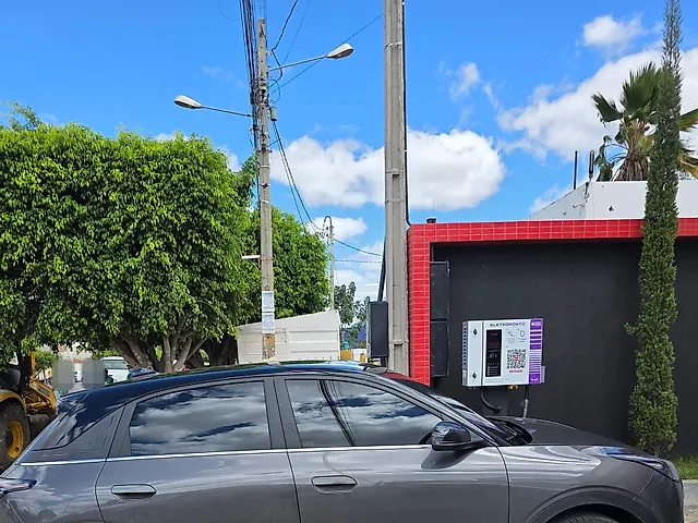Foto da estação Solar Tech Mobi - Gordo Contrações
