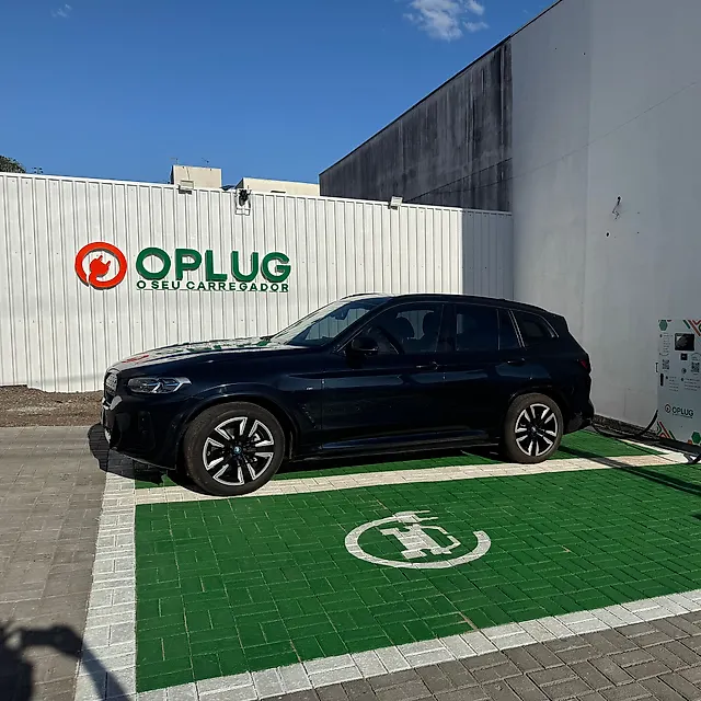 Estação OPLUG Av. Cerro Azul, 2579 Estacionamento