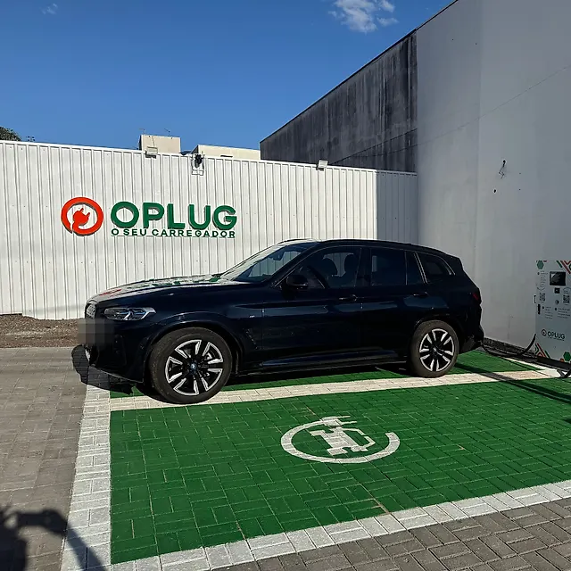 Estação OPLUG Av. Cerro Azul, 2579 Estacionamento