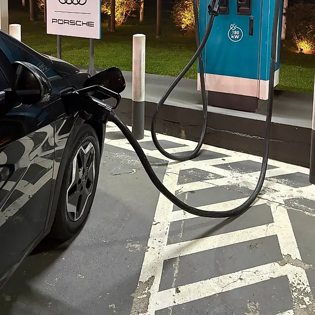 Estação Shell Recharge Posto Scofano