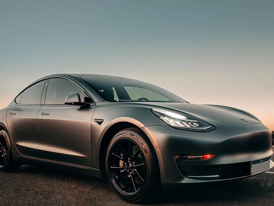 Tesla Model 3 - Imagem 2