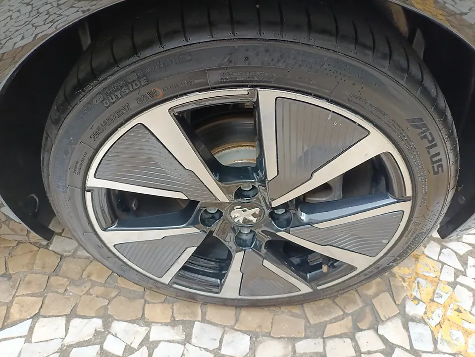 Peugeot E-208 - Imagem 12