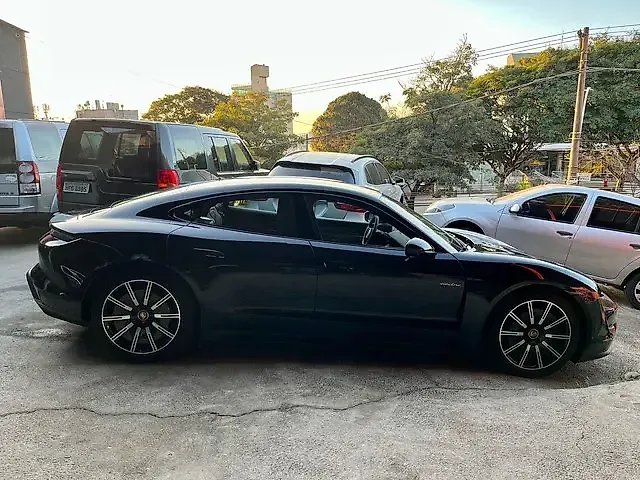 Porsche Taycan - Imagem 1