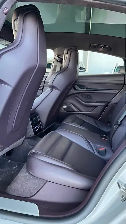 Porsche Taycan - Imagem 17