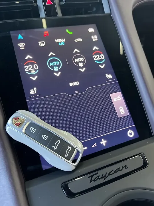 Porsche Taycan - Imagem 13