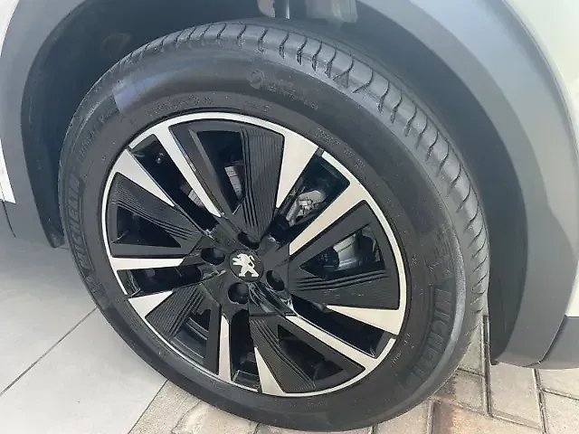 Peugeot E-2008 - Imagem 9