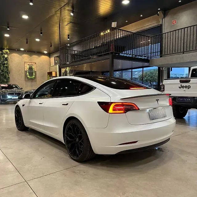 Tesla Model 3 - Imagem 4