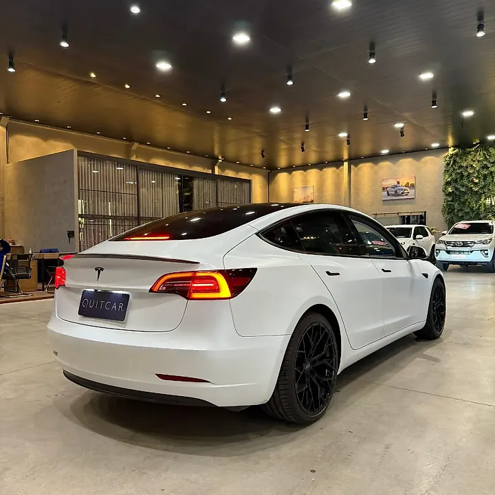 Tesla Model 3 - Imagem 3
