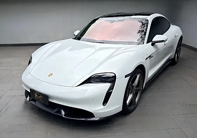 Porsche Taycan - Imagem 1