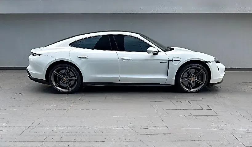 Porsche Taycan - Imagem 6