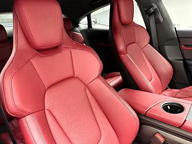 Porsche Taycan - Imagem 12
