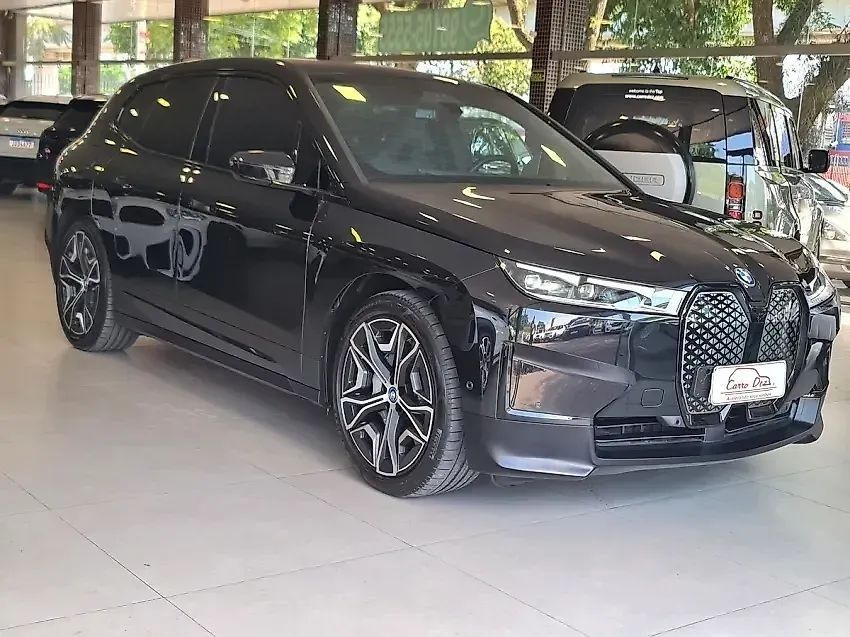 BMW Ix - Imagem 1