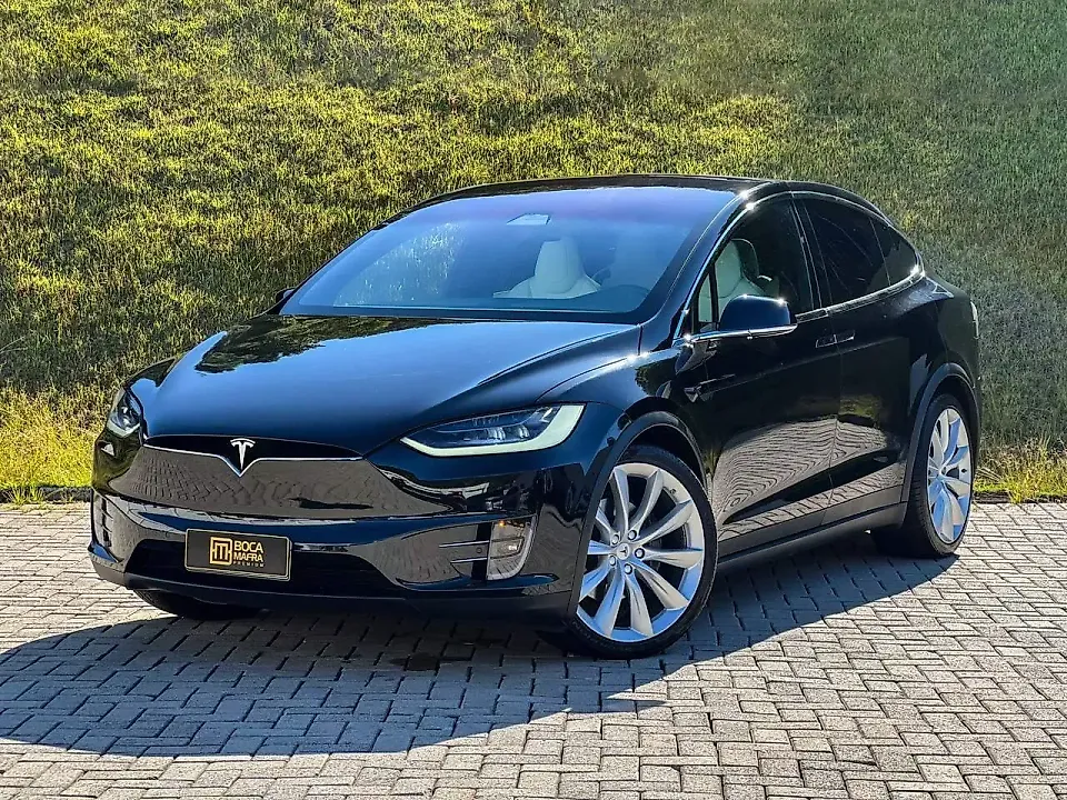 Tesla Model X - Imagem 2