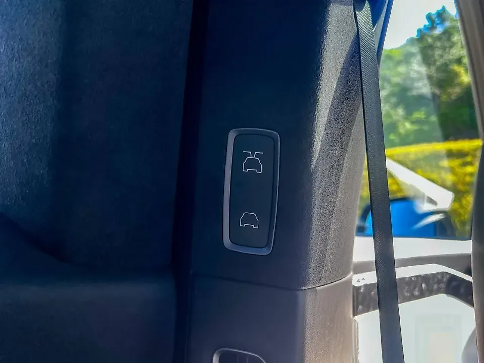 Tesla Model X - Imagem 16