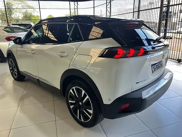 Peugeot E-2008 - Imagem 5