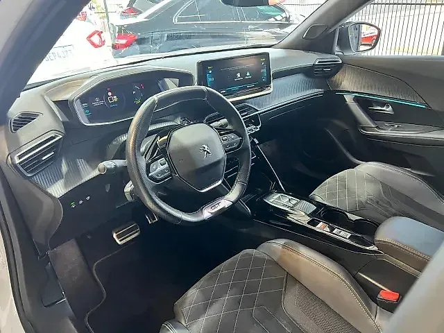 Peugeot E-2008 - Imagem 11