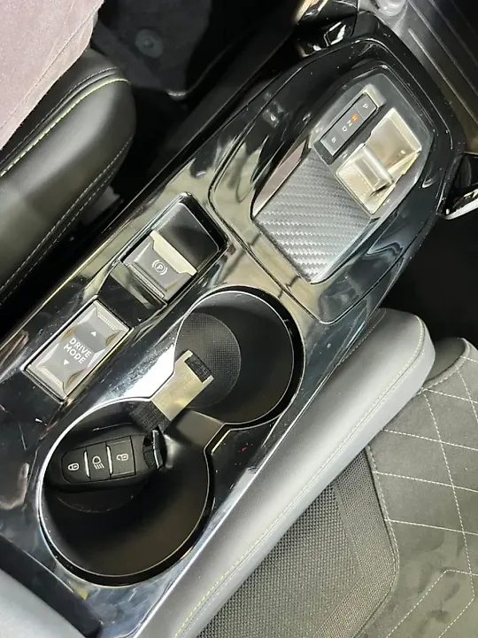 Peugeot E-2008 - Imagem 14