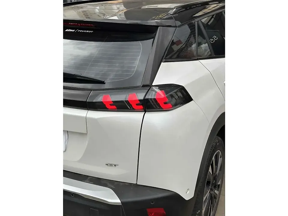 Peugeot E-2008 - Imagem 6