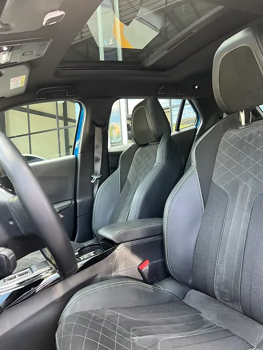 Peugeot E-2008 - Imagem 8