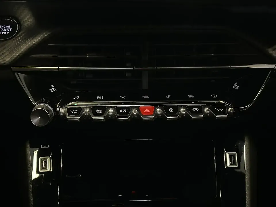 Peugeot E-2008 - Imagem 11