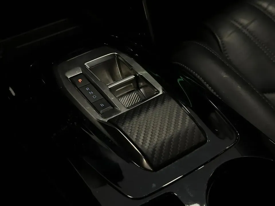 Peugeot E-2008 - Imagem 12
