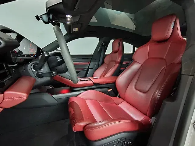 Porsche Taycan - Imagem 13
